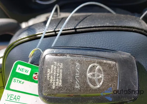 2021 Toyota Rav4 Xle z USA, uszkodzony, nr VIN 2T3W1RFV5MW112857